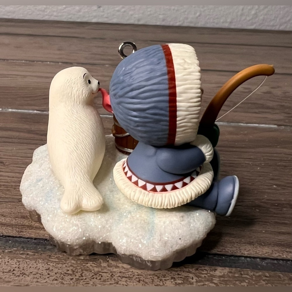 Hallmark NEW 2010 “Frosty Friends” Christmas Ornament 31st in the series - Picture 8 of 11